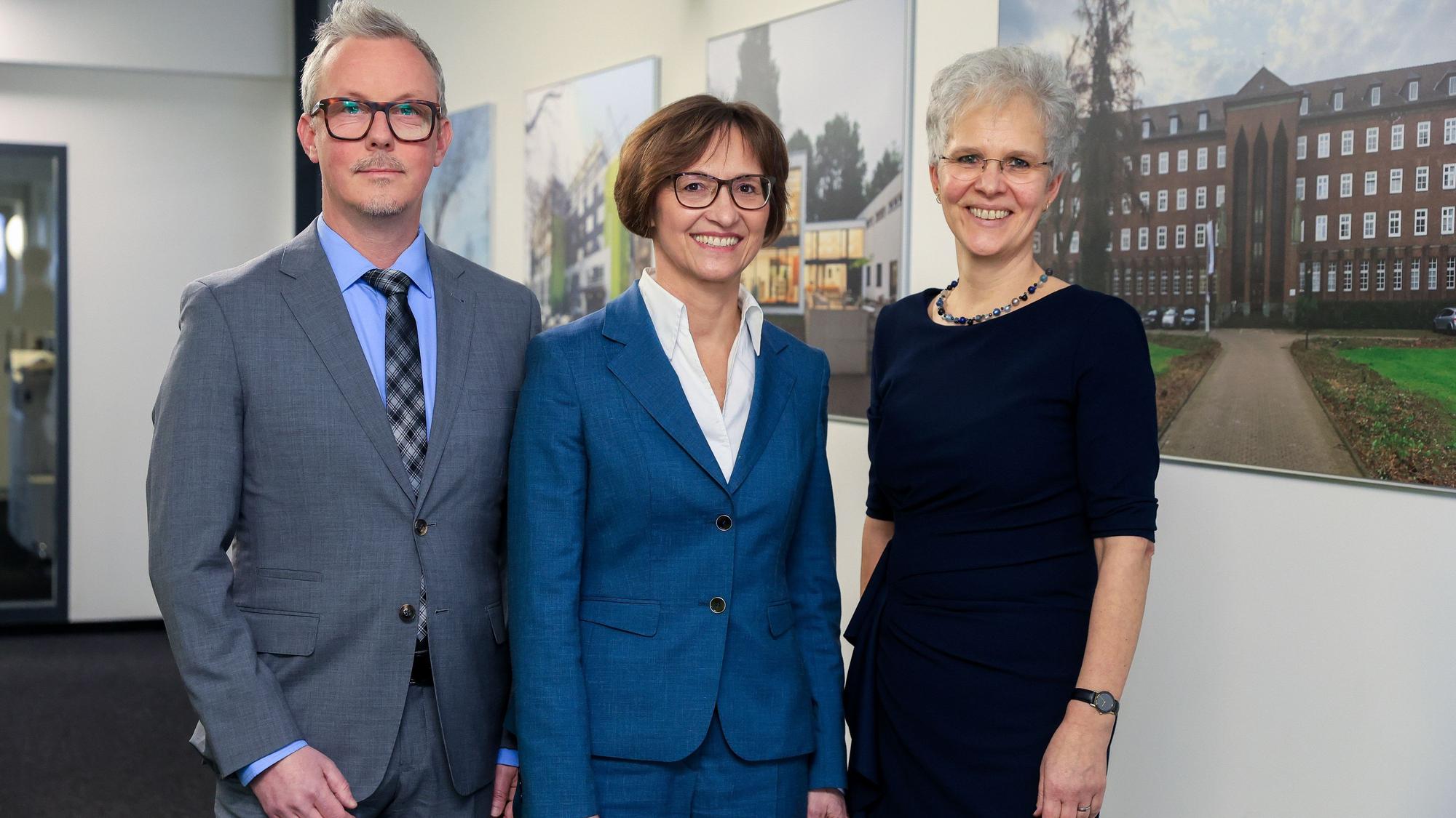 Feierliche Rektoratsübergabe an der Katho in Köln: Prorektor Michael Isfort, die neue Rektorin Barbara Schermaier-Stöckl und Prorektorin Barbara Ortland übernehmen nun die Geschicke an der Hochschule.