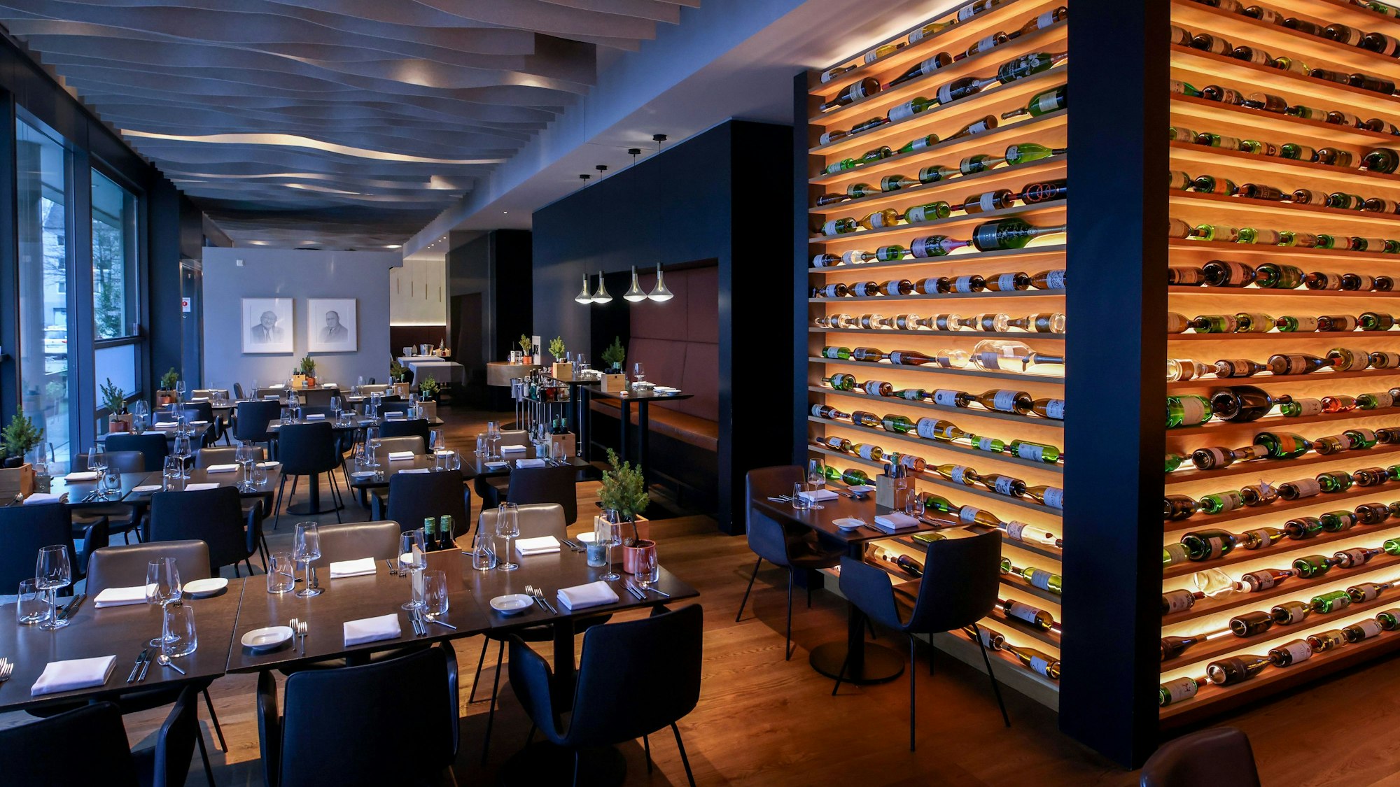 Maximilian Lorenz betreibt neben seinem Haupt-Restaurant noch ein weiteres Lokal und ein Wein-Geschäft.