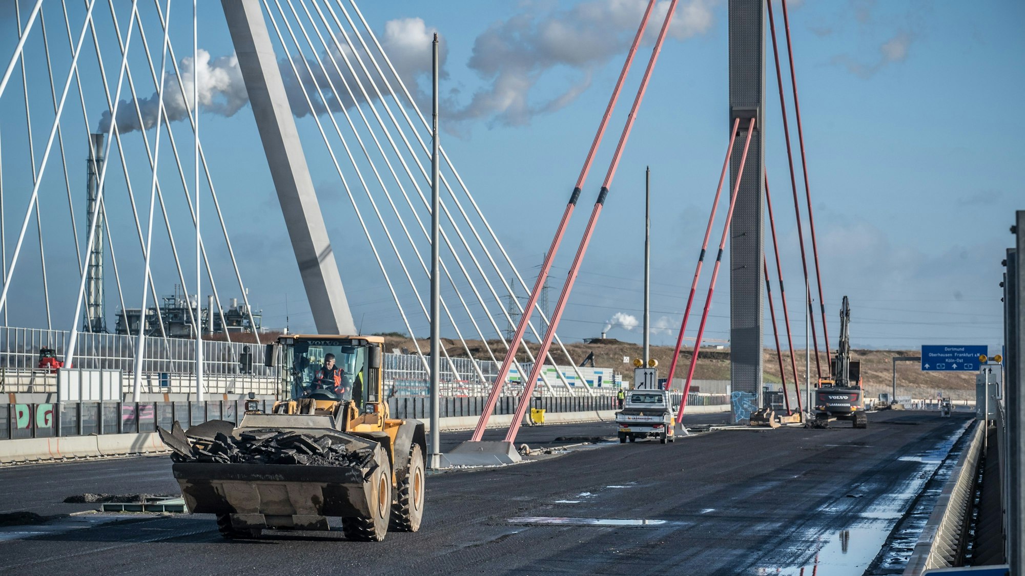 Bauarbeiten auf der Brücke.