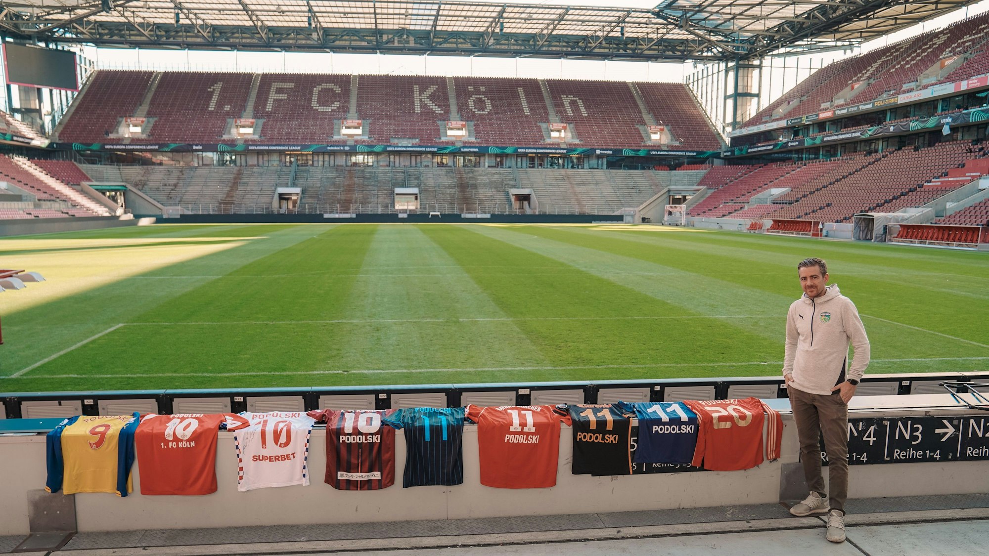 Teile der Trikotsammlung von Dominic Willms