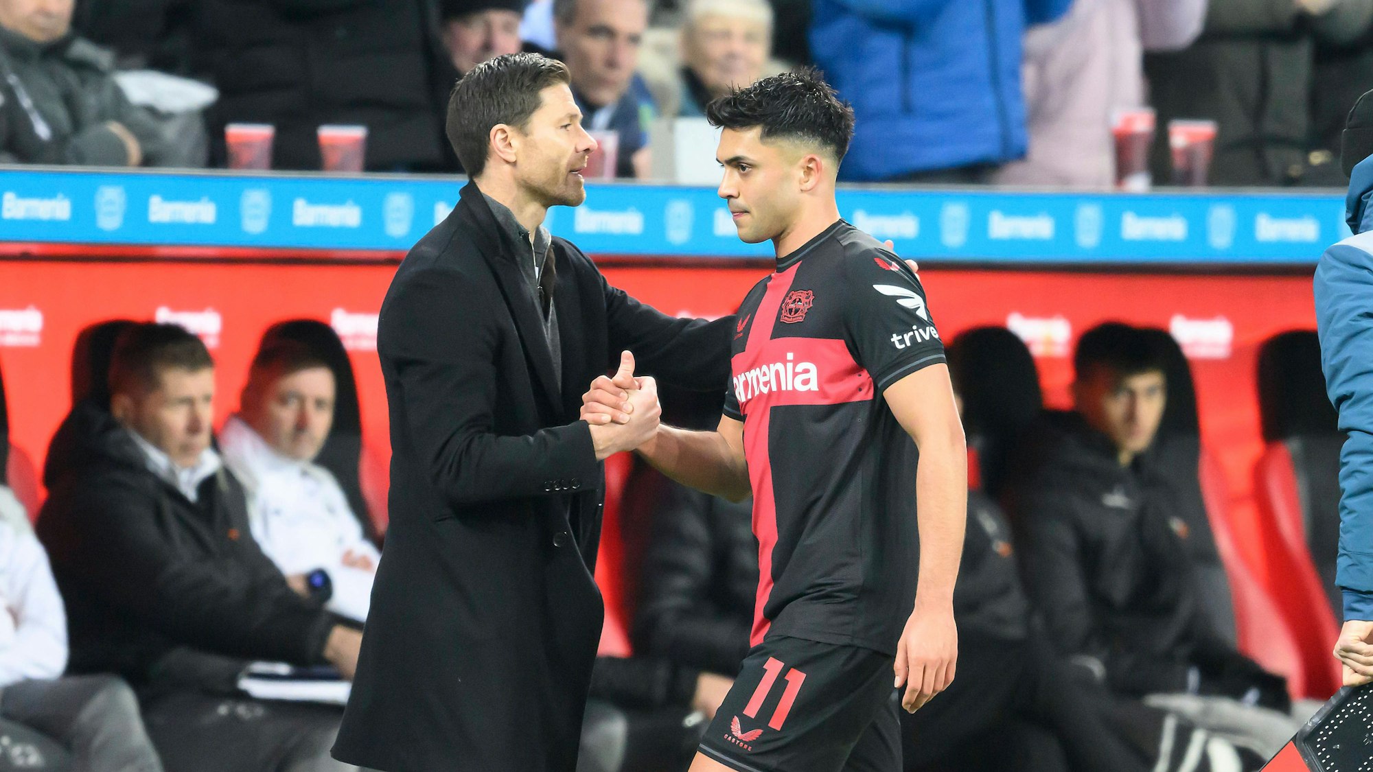 Nadiem Amiri mit seinem Ex-Trainer Xabi Alonso