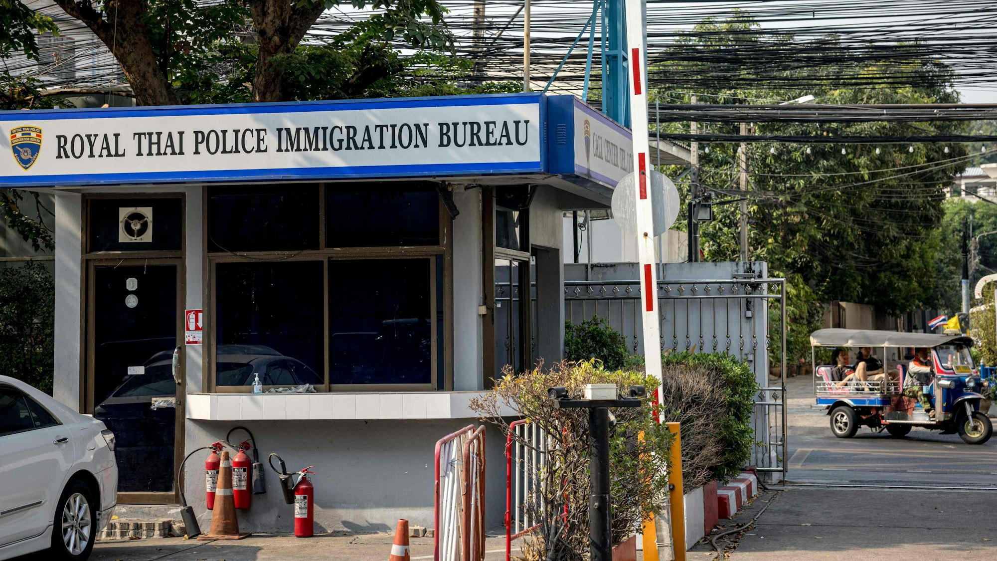 An immigration bureau building stands outside an immigration detention centre in Bangkok on January 31, 2024. Members of dissident Russian-Belarusian rock band Bi-2 were being held in a Thai prison on January 31 after being detained while playing on a famed holiday island, as calls mounted for them not to be deported to Russia. (Photo by Jack TAYLOR / AFP)
