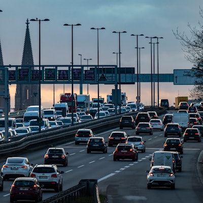 Viel Verkehr auf der Zoobrücke. Sie muss in den nächsten Jahren saniert werden.