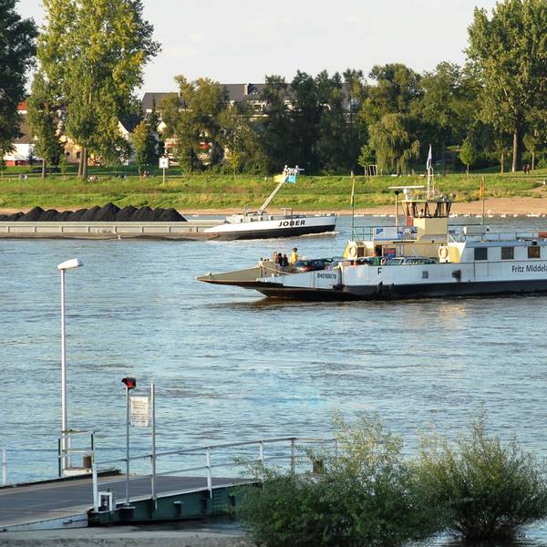 Die Rheinfähre "Fritz Middelanis" aus dem Jahr 1962.
