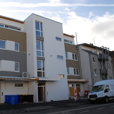 Zu sehen ist ein neues Gebäude an der Bonner Straße in Lechenich.