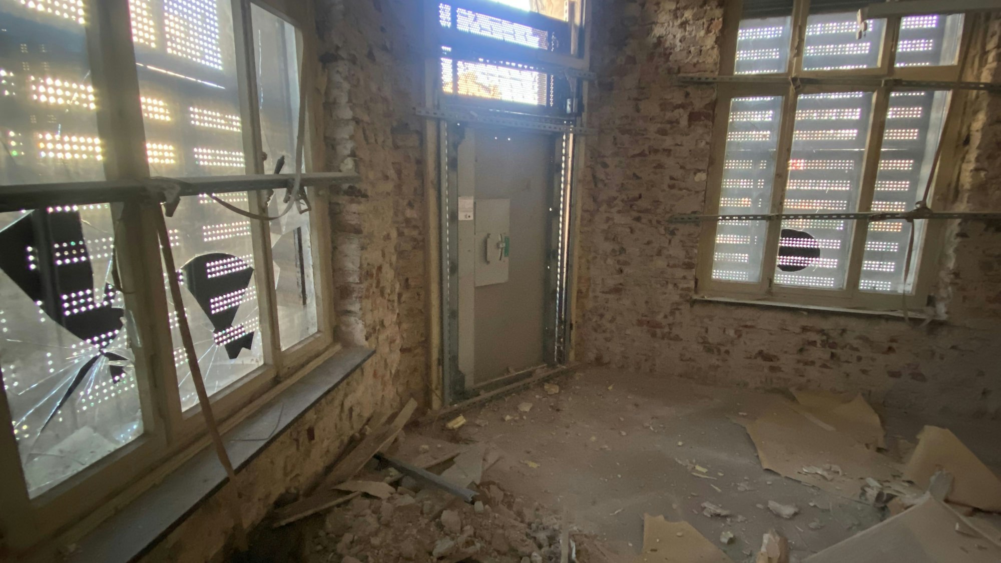 Ein Raum in verfallenem Zustand