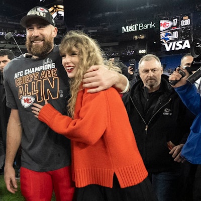 Die Beziehung von Travis Kelce und Taylor Swift hat in den USA auch Einfluss auf die anstehende Wahl.