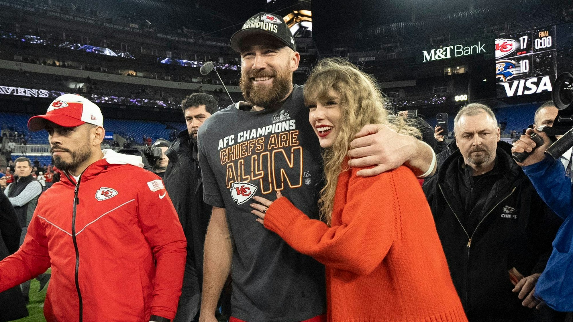 Die Beziehung von Travis Kelce und Taylor Swift hat in den USA auch Einfluss auf die anstehende Wahl.