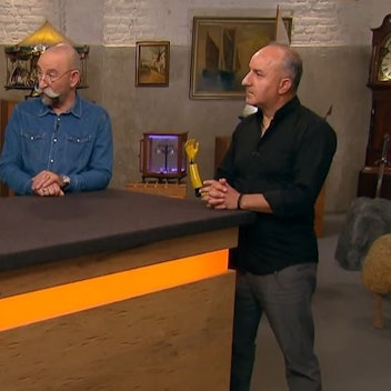 Auch ZDF-Moderator Horst Lichter (M.) zeigte sich bei der Expertis von Bares für Rares-Expertin Werner überrascht.