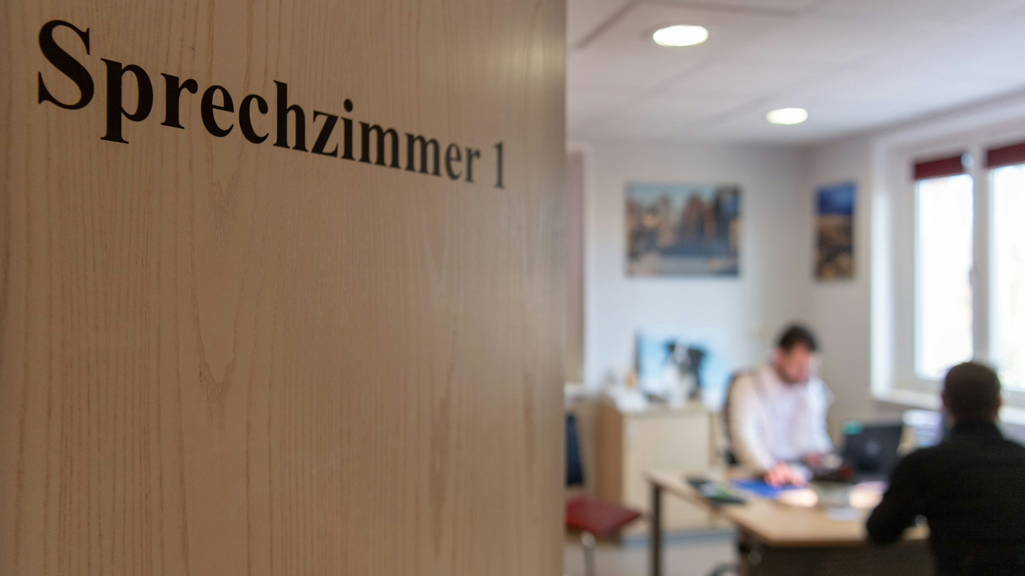 Blick in ein Sprechzimmer einer Hausarztpraxis.
