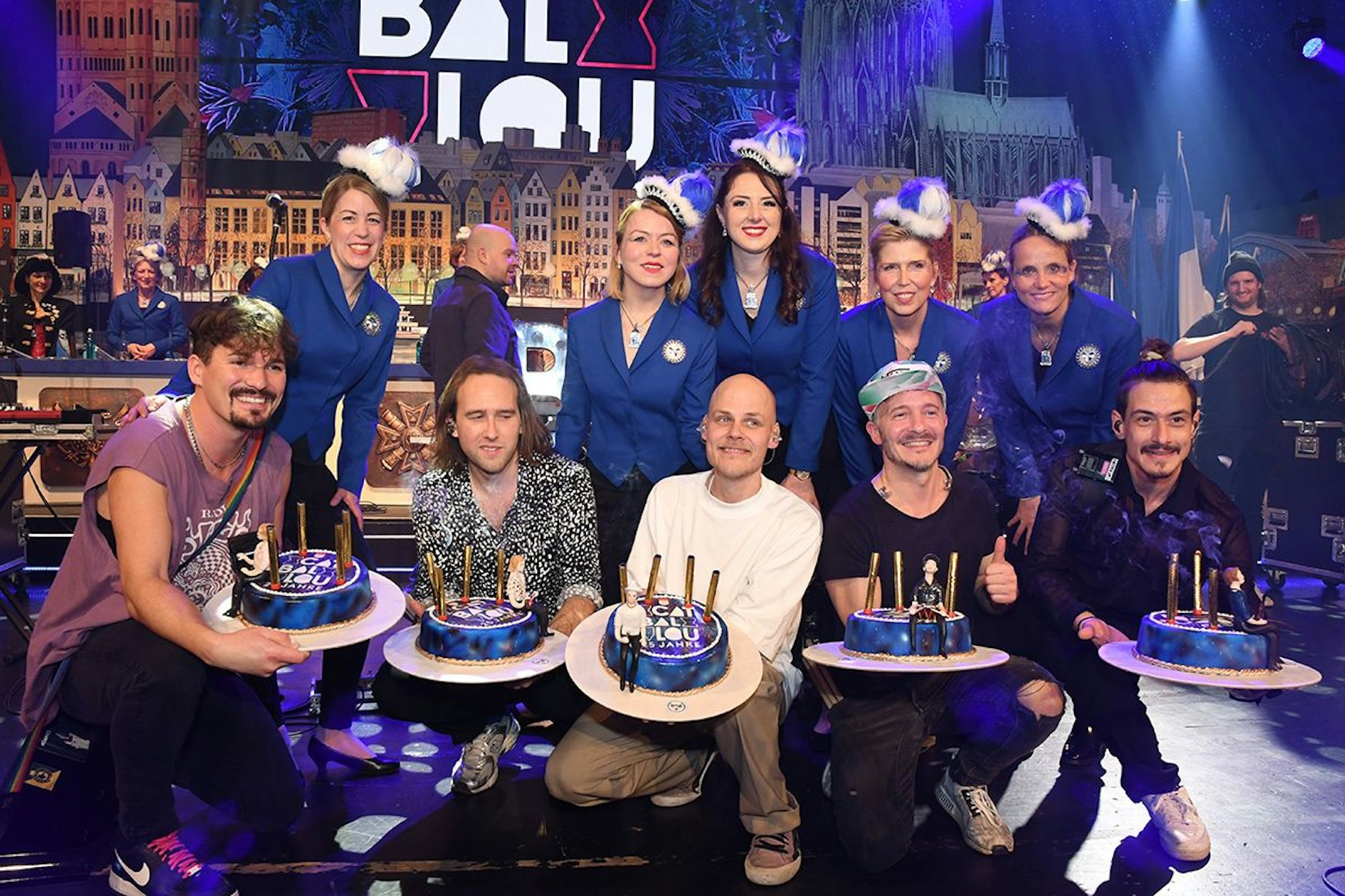 Die Blauen Funken schenkten Cat Ballou zum Bandjubiläum Torten.