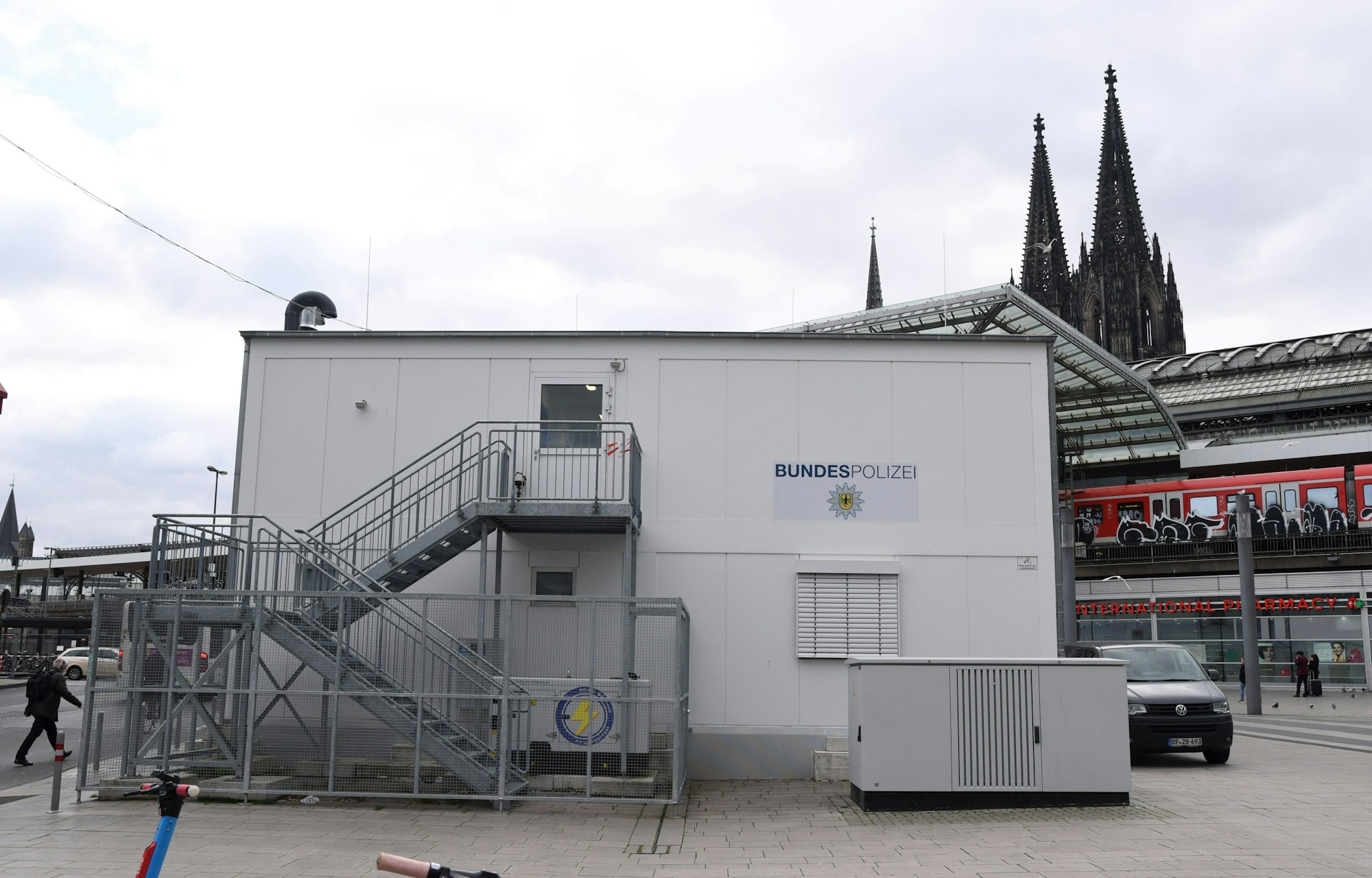 Die Containerbüros der Bundespolizei auf dem Breslauer Platz