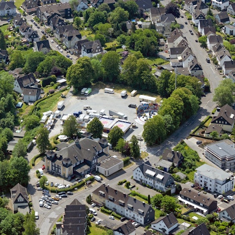 Die Stadthalle auf dem Gummersbacher Steinberg aus der Luft aufgenommen.