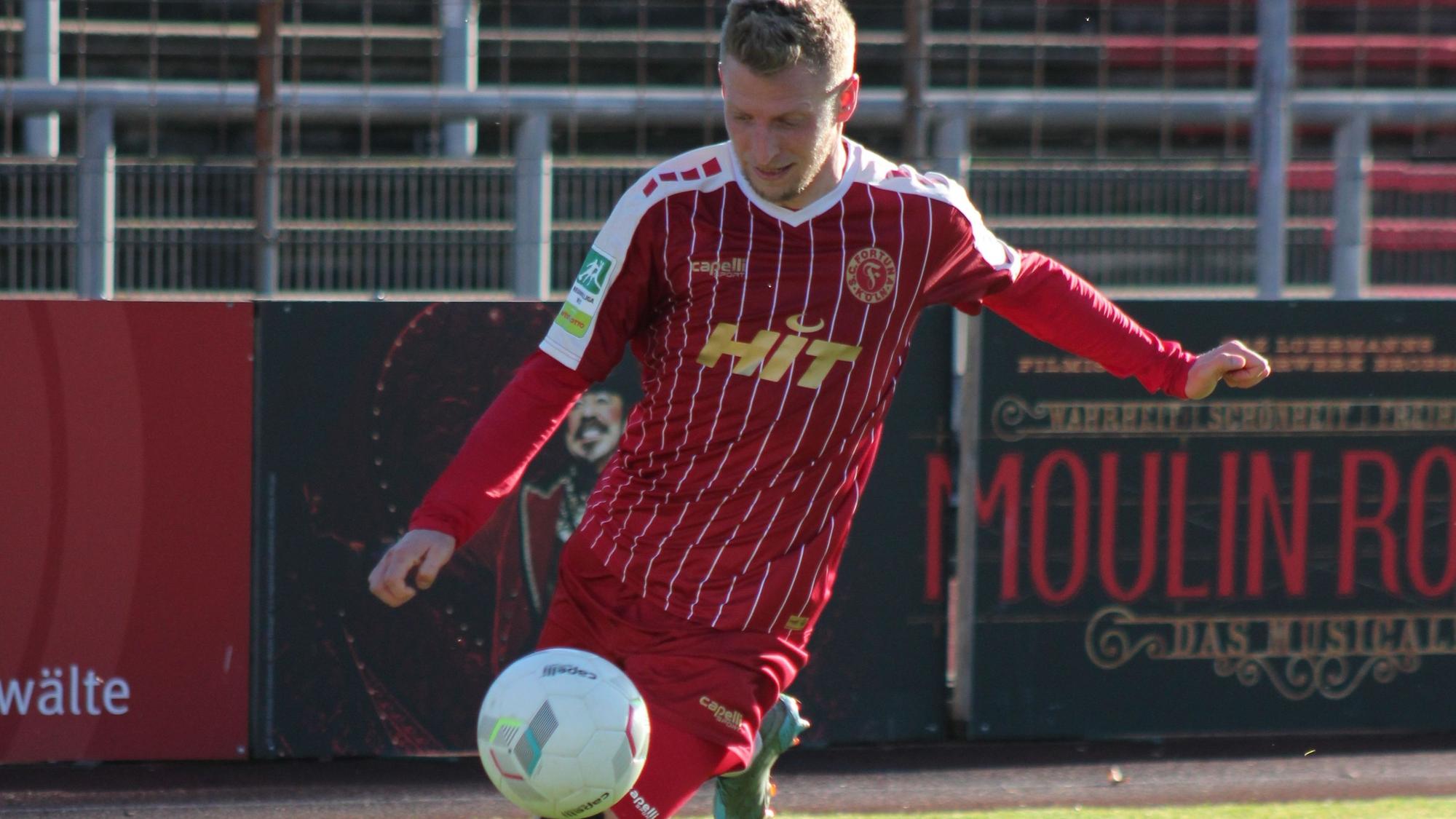 Das Bild zeigt den Fußballspieler Dominik Ernst.