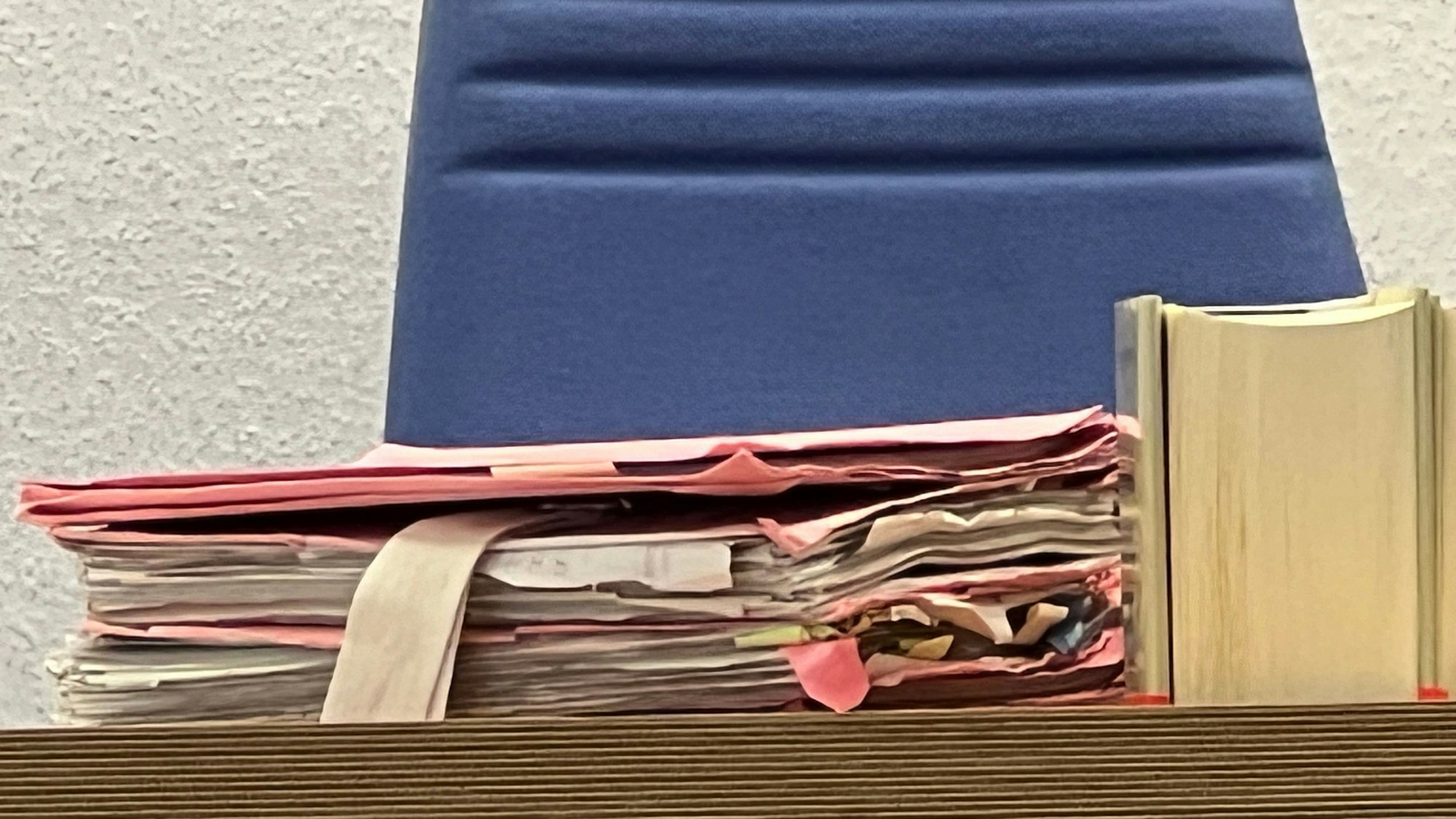 Akten im Amtsgericht Leverkusen