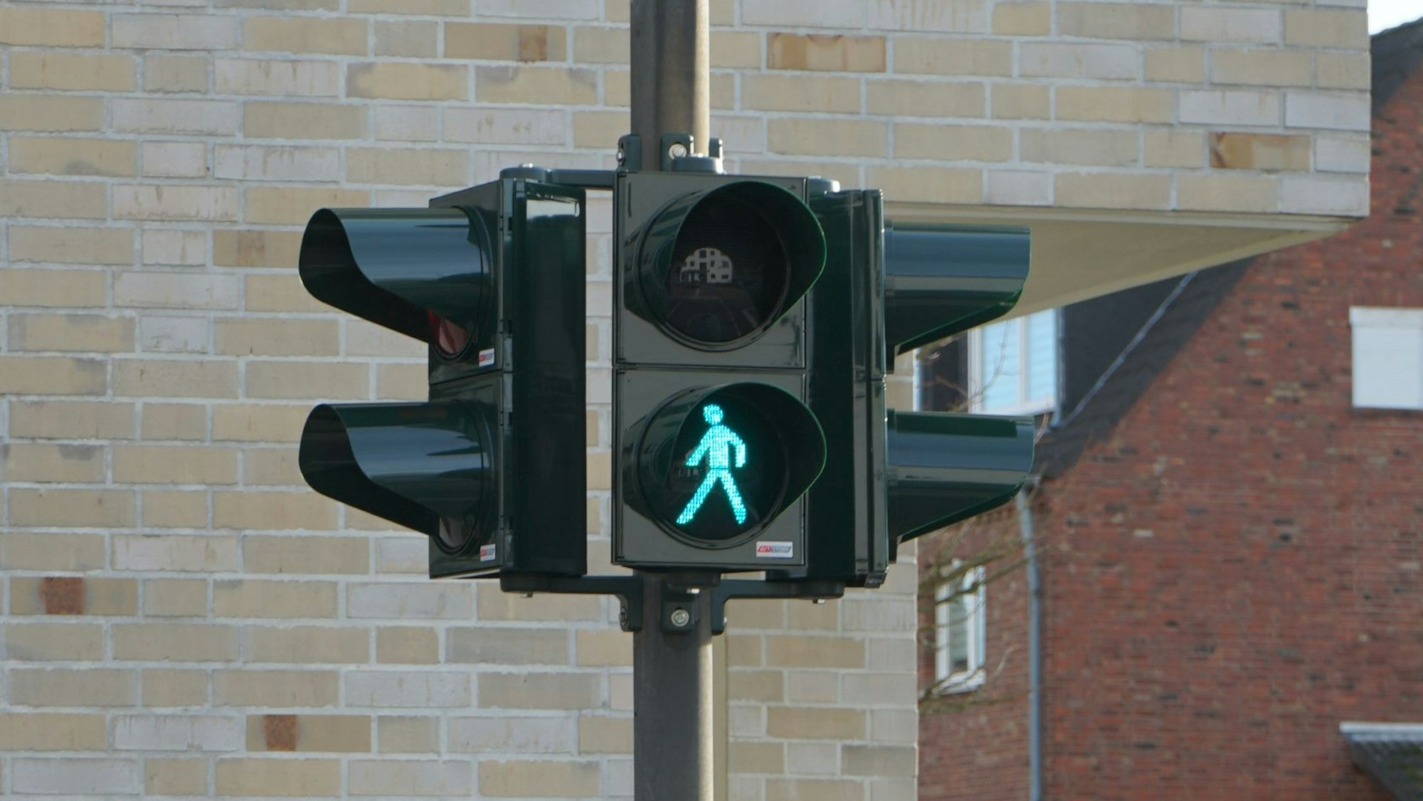 Eine Ampel, die Grün anzeigt.