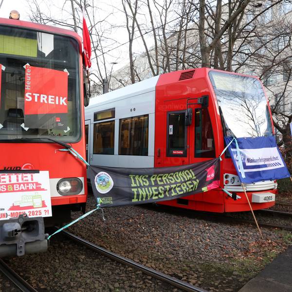Die Kölner Verkehrs-Betriebe (KVB) werden am Freitag (2. Februar) bestreikt, die ohnehin vollen Kölner Straßen werden weiter belastet.