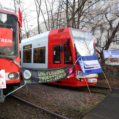 Die Kölner Verkehrs-Betriebe (KVB) werden am Freitag (2. Februar) bestreikt, die ohnehin vollen Kölner Straßen werden weiter belastet.