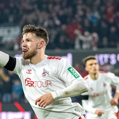 FC-Profi Jan Thielmann jubelt nach seinem Treffer zum 2:0.