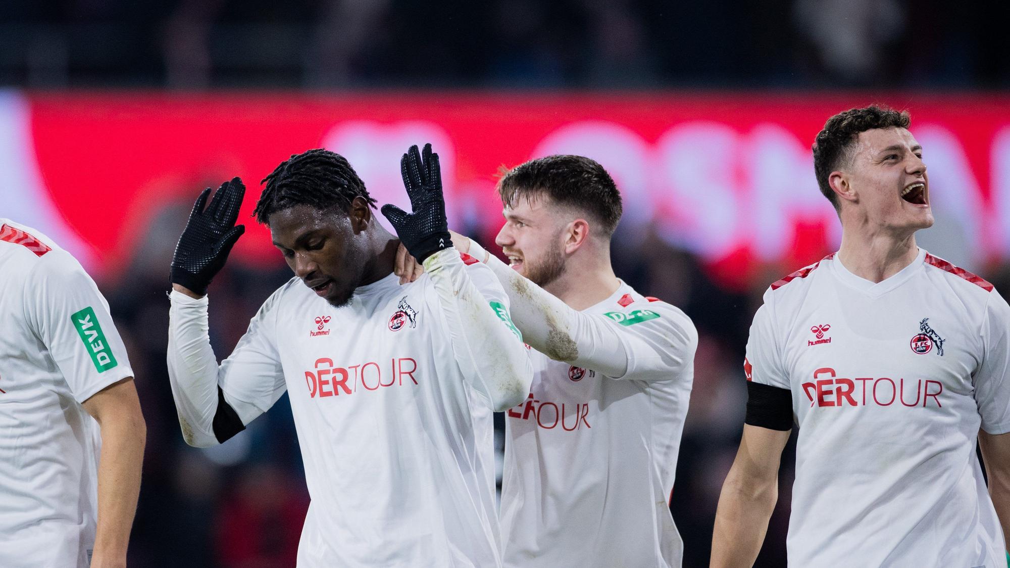 Traf zum 1:0: Kölns Faride Alidou (l) freut sich über sein Tor.