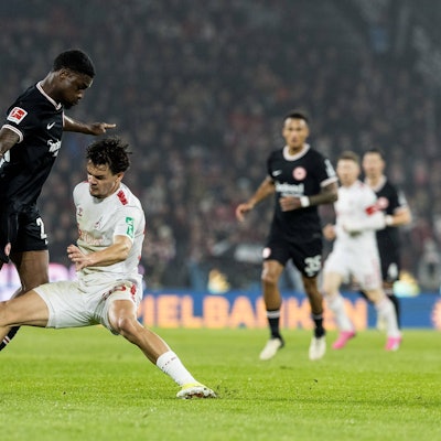 Stoppte Junior Dina Ebimbe von Eintracht Frankfurt auf ganzer Linie, sodass dieser zur Halbzeit ausgewechselt wurde: Max Finkgräfe.
