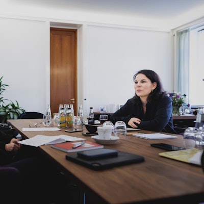 Bundesaußenministerin Annalena Baerbock (Grüne) im Gespräch mit Kristina Dunz und Daniela Vates.