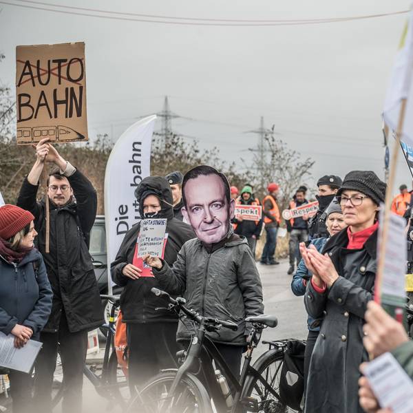 Demonstration auf der Rheinallee. Am Nachmittag des 4. Februar wurde die Leverkusener Autobahnbrücke freigegeben.