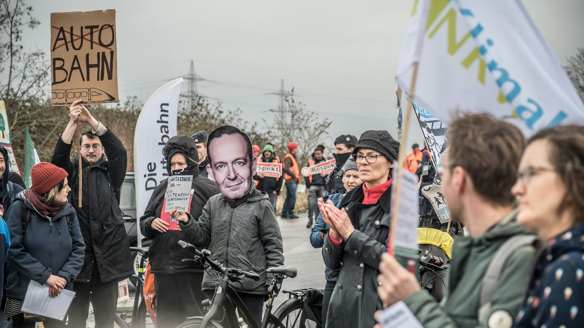 Demonstration auf der Rheinallee. Am Nachmittag des 4. Februar wurde die Leverkusener Autobahnbrücke freigegeben.