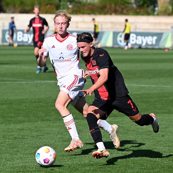 01.10.2023, Fussball-U19-Bayer Leverkusen-Düsseldorf
rechts: David Widlarz (Bayer9
Foto: Uli Herhaus