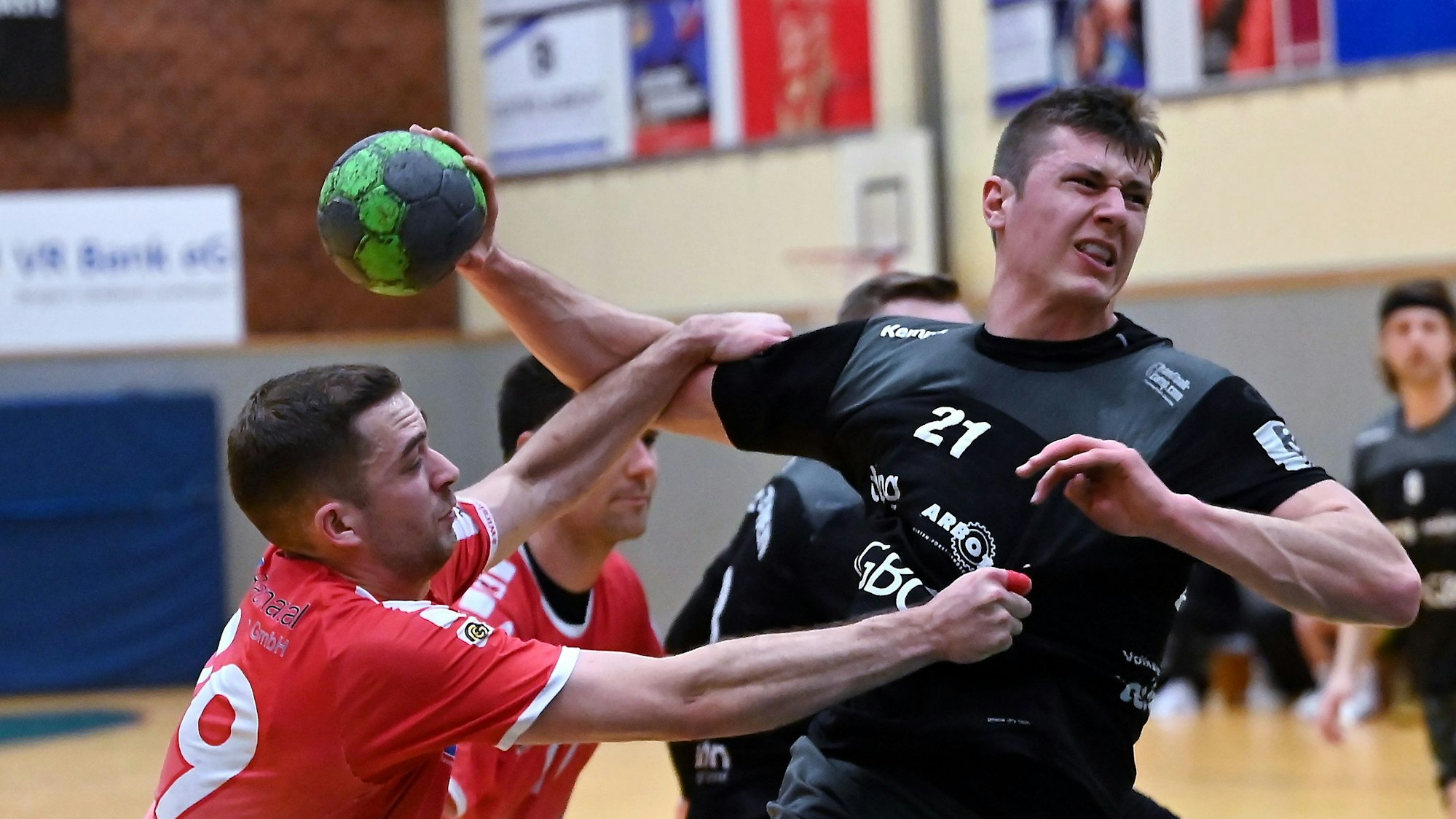 Handball
Opladen - Baunatal
rechts: Oliver Dasburg (OPL)
Foto: Uli Herhaus