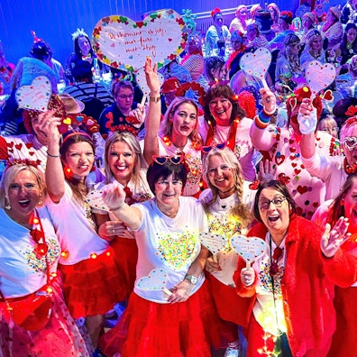 Die jecken Damen um Dana, Jasmin, Sandra, Romi, Anette, Heike, Era und ihre Freundinnen feierten eine erstklassige Damensitzung.