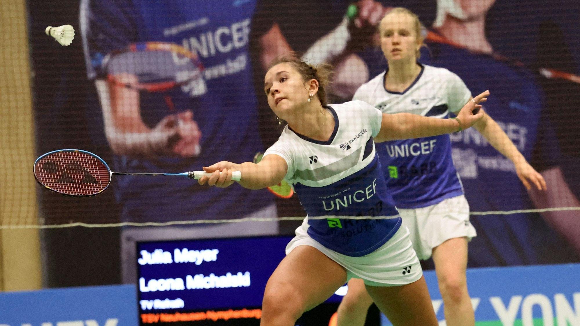 Julia Meyer und Leona Michalski während des Spiels