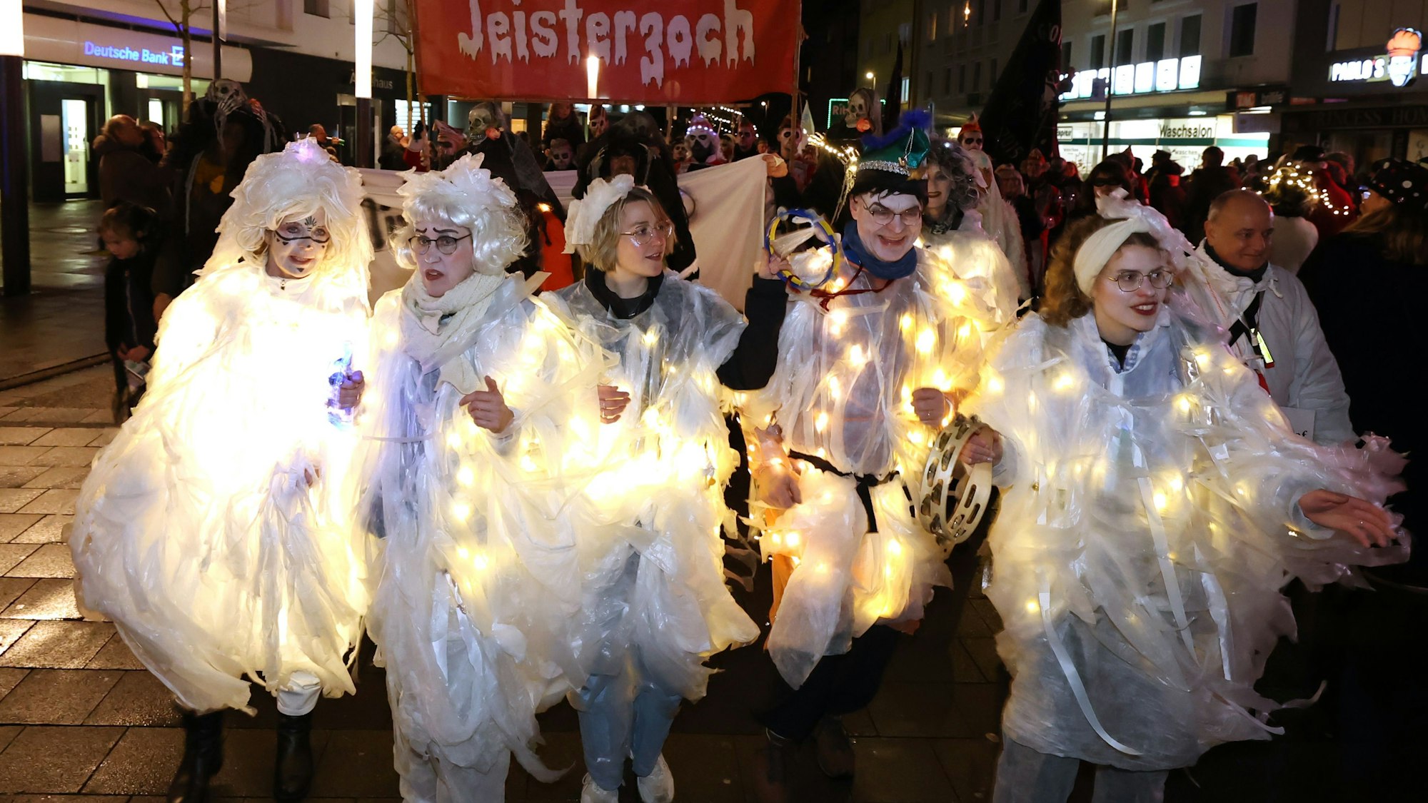 Geisterzug, der alternative Karnevalszug in Mülheim