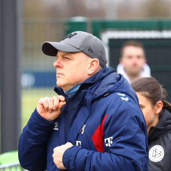 RB Leipzig - 1. FC Koeln / Bundesliga Frauen Leipzig, 03.02.2024, RB Trainingszentrum, Frauen Fußball Bundesliga, Spieltag 12 , RB LEIPZIG vs. 1. FC KÖLN , Im Bild: Trainer Daniel Weber 1.FC Koeln , *** RB Leipzig 1 FC Koeln Bundesliga Women Leipzig, 03 02 2024, RB Training Center, Women Soccer Bundesliga, Matchday 12 , RB LEIPZIG vs 1 FC KÖLN , In the picture Coach Daniel Weber 1 FC Koeln , Picture Point