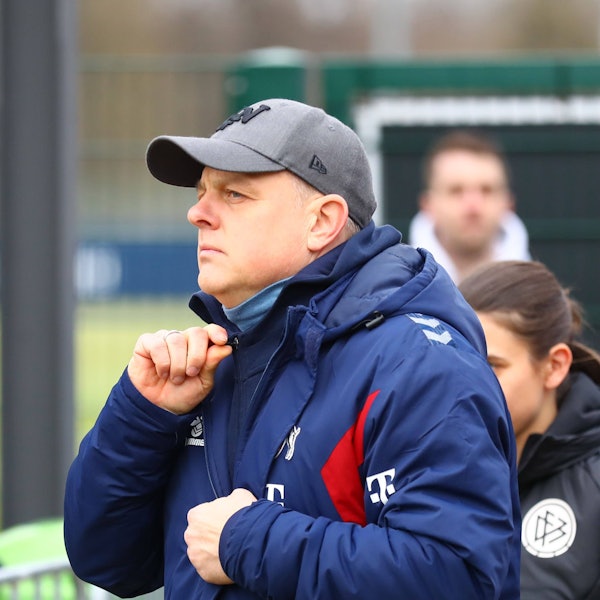 RB Leipzig - 1. FC Koeln / Bundesliga Frauen Leipzig, 03.02.2024, RB Trainingszentrum, Frauen Fußball Bundesliga, Spieltag 12 , RB LEIPZIG vs. 1. FC KÖLN , Im Bild: Trainer Daniel Weber 1.FC Koeln , *** RB Leipzig 1 FC Koeln Bundesliga Women Leipzig, 03 02 2024, RB Training Center, Women Soccer Bundesliga, Matchday 12 , RB LEIPZIG vs 1 FC KÖLN , In the picture Coach Daniel Weber 1 FC Koeln , Picture Point
