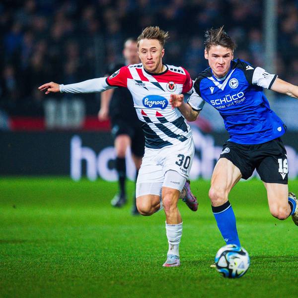 03.02.2024 - Fußball, 2023/2024, 3. Liga, 24. Spieltag, DSC Arminia Bielefeld - FC Viktoria Köln 1904: L-R Luca Marseiler Köln, Maximilian Großer Bielefeld DFB REGULATIONS PROHIBIT ANY USE OF PHOTOGRAPHS AS IMAGE SEQUENCES AND/OR QUASI-VIDEO. *** 03 02 2024 Soccer, 2023 2024, 3 Liga, 24 Matchday, DSC Arminia Bielefeld FC Viktoria Köln 1904 L R Luca Marseiler Köln , Maximilian Großer Bielefeld DFB REGULATIONS PROHIBIT ANY USE OF PHOTOGRAPHS AS IMAGE SEQUENCES AND OR QUASI VIDEO