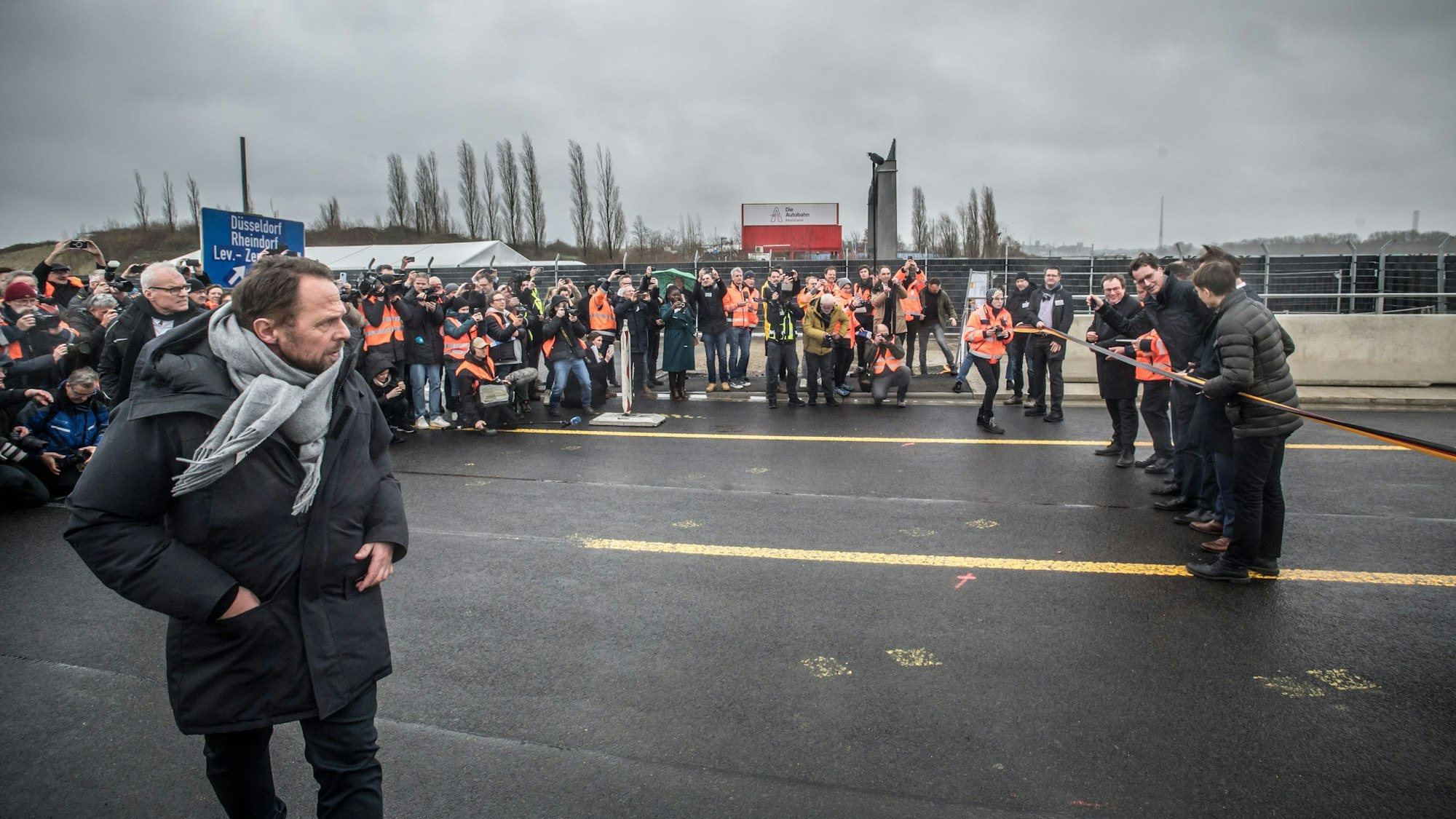 Die Kommunikation in Sachen Autobahnausbau, hier bei der Eröffnung der Rheinbrücke im Februar 2024, lief bisher unbefriedigend für Uwe Richrath.
