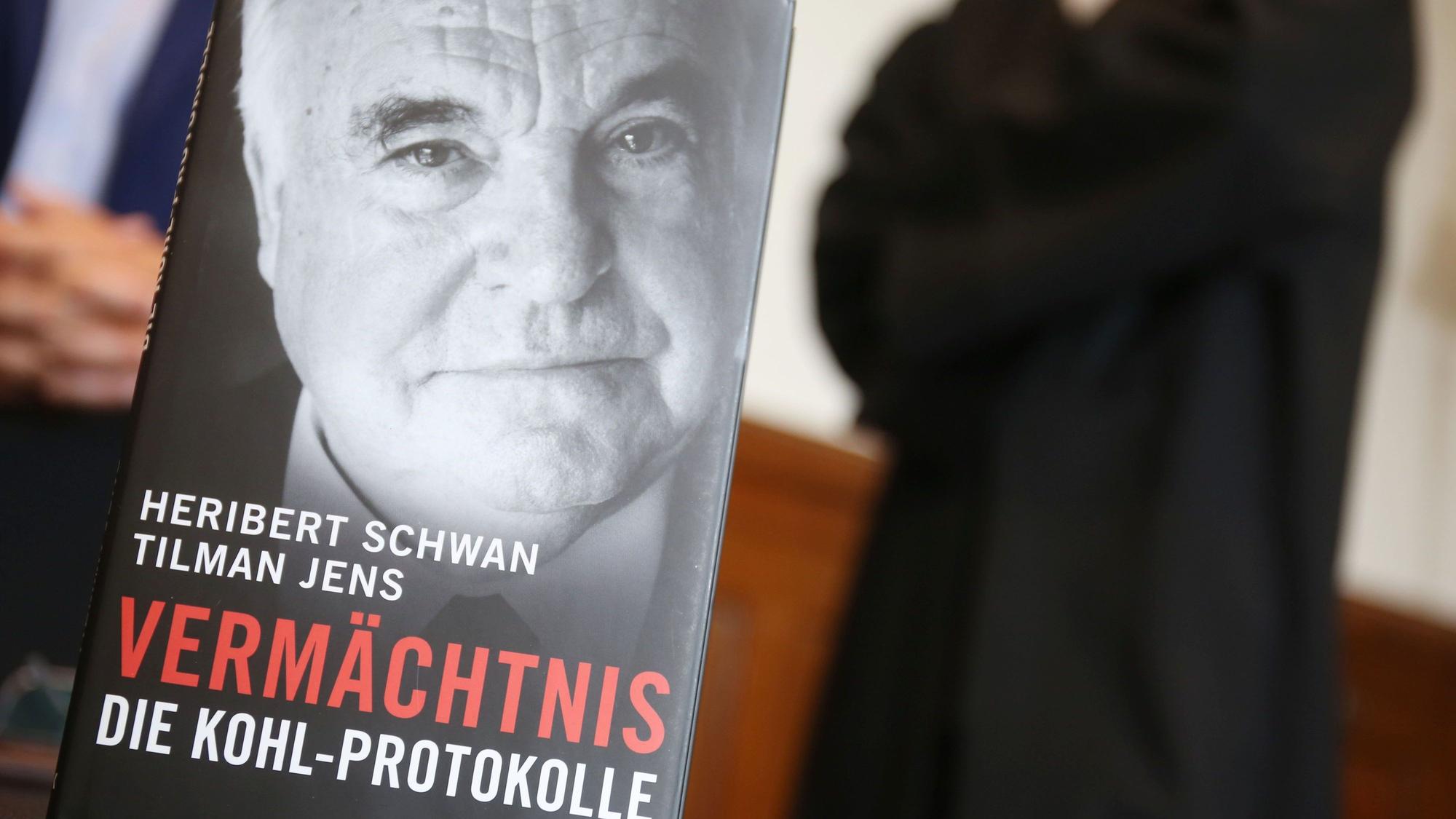Anwälte stehen hinter dem Buch «Vermächtnis - Die Kohl Protokolle» des Journalisten Heribert Schwan über den ehemaligen Bundeskanzler Kohl.