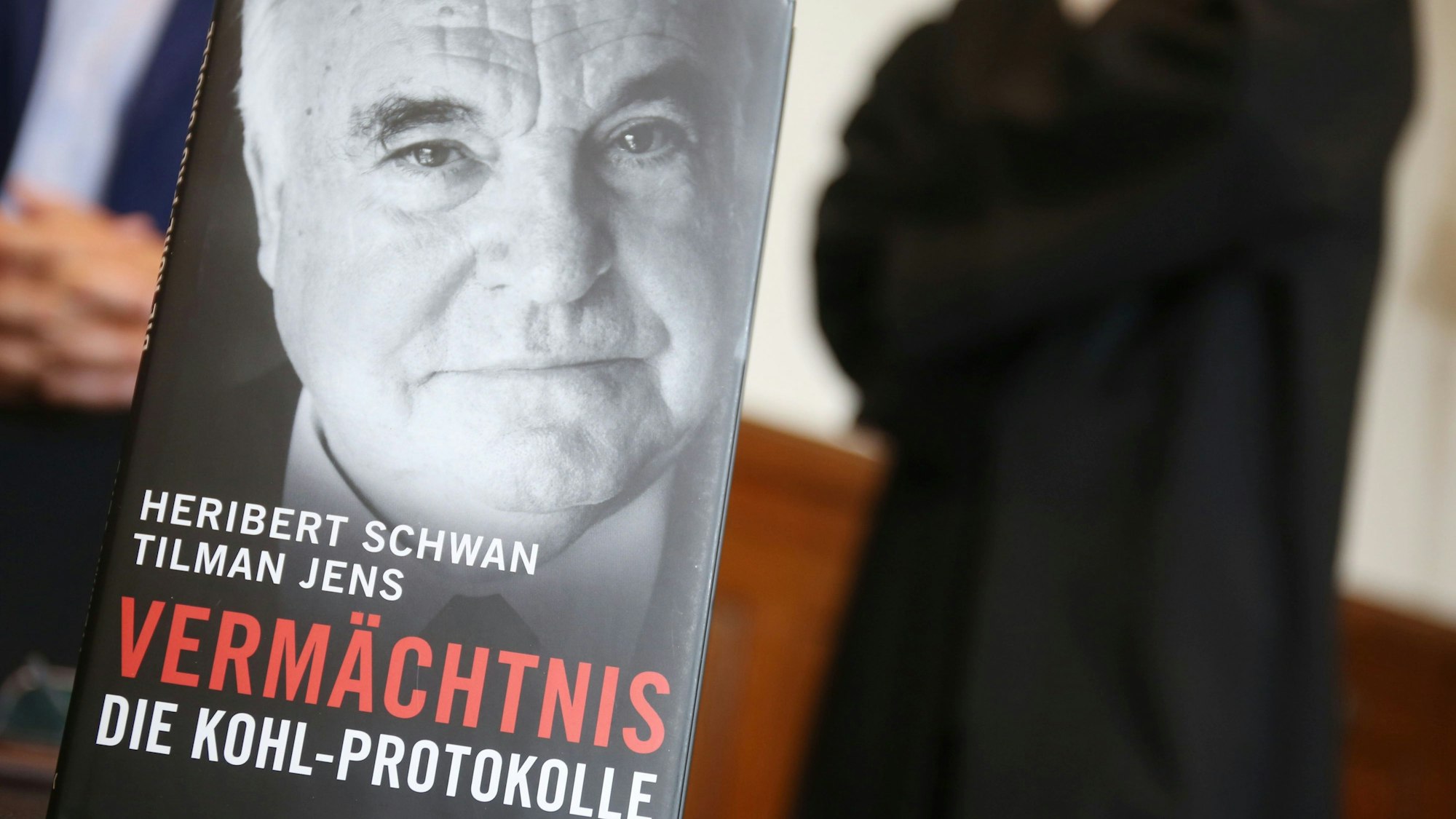 Anwälte stehen hinter dem Buch «Vermächtnis - Die Kohl Protokolle» des Journalisten Heribert Schwan über den ehemaligen Bundeskanzler Kohl.
