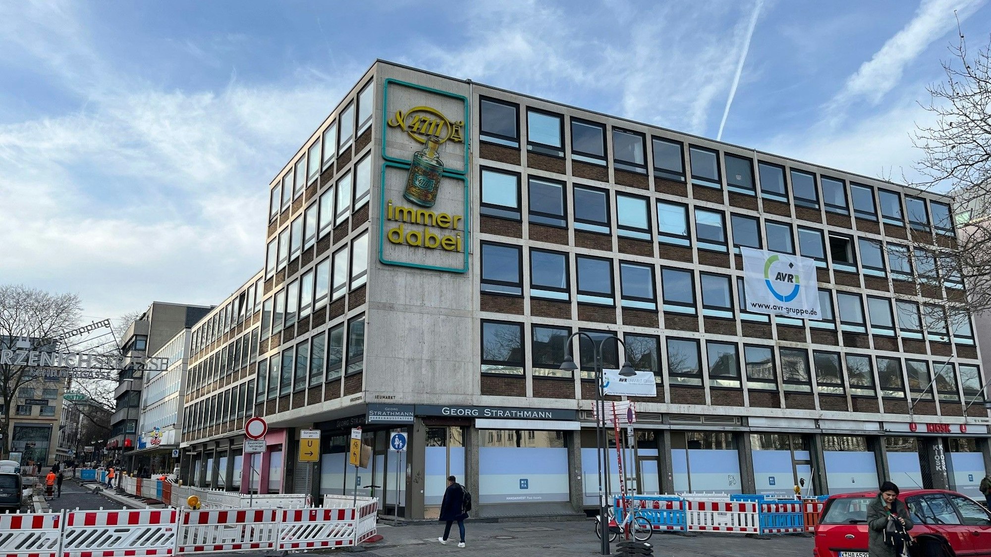 Das Bild zeigt das Haus am Heumarkt inklusive der 4711-Reklame.