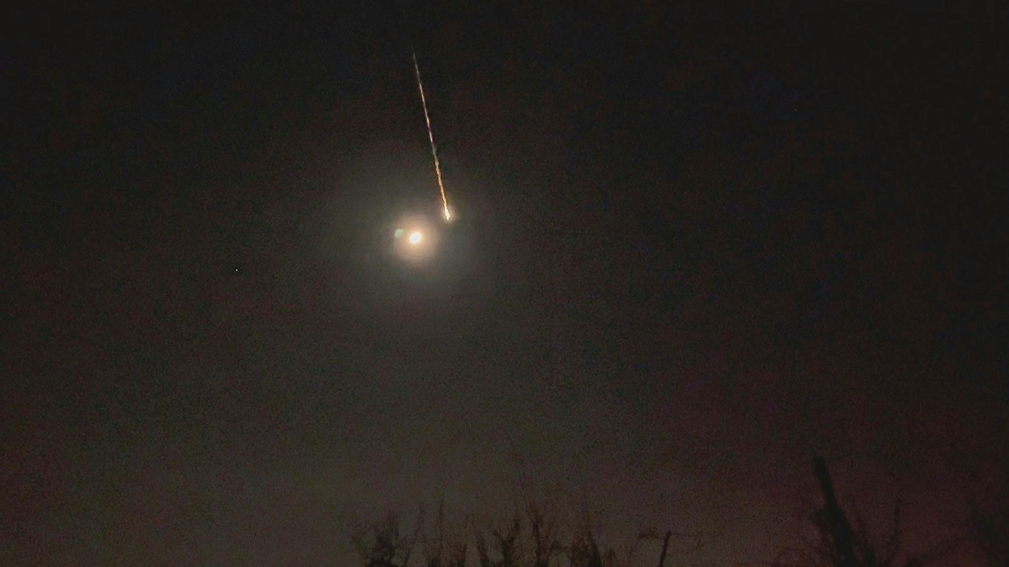 Ein Asteroid tritt in der Nacht nahe Berlin in die Atmosphäre. (Archivbild)