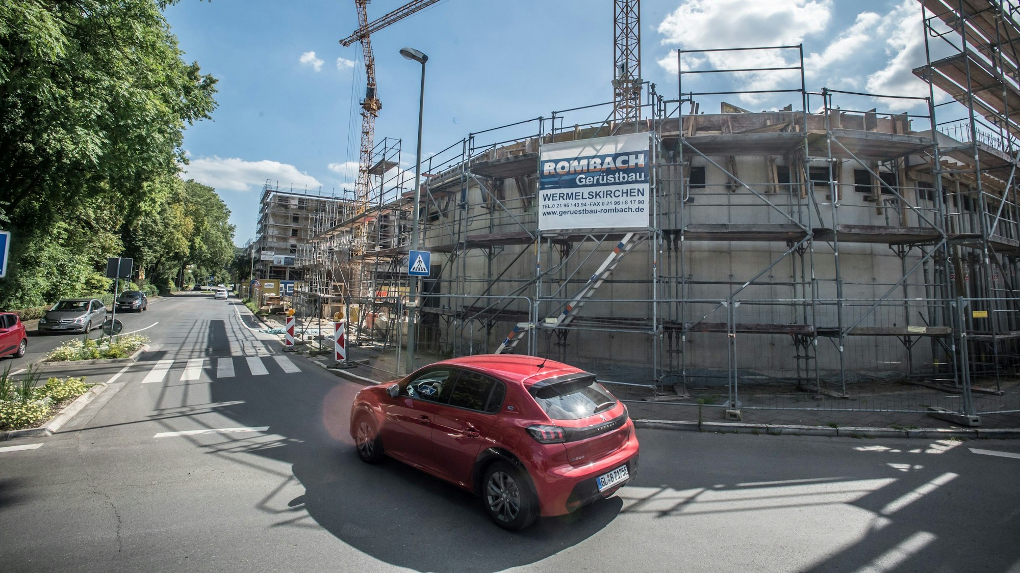An der Neukirchener Straße entsteht ein Gebäude für Wohnungen und einen Edeka (Archivfoto)
