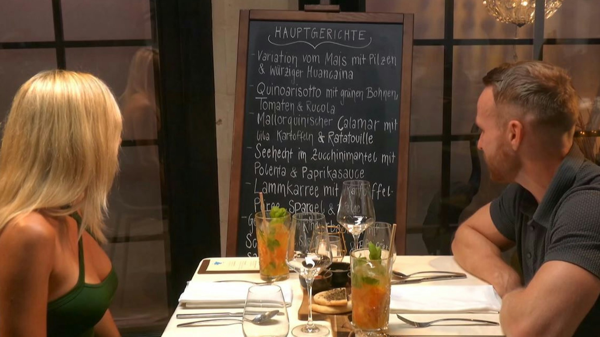 Simon und Janine bei ihrem Abend im Restaurant bei First Dates Hotel auf Mallorca.