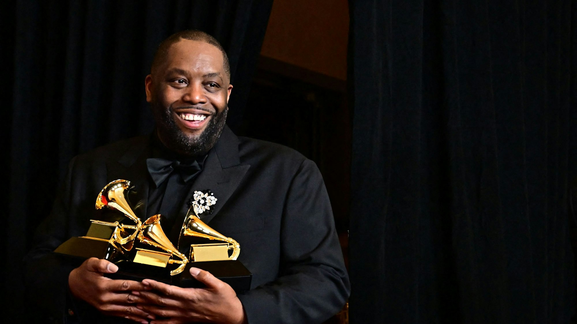 Rapper Killer Mike freut sich über drei Grammys. Kurz darauf kam die Polizei.