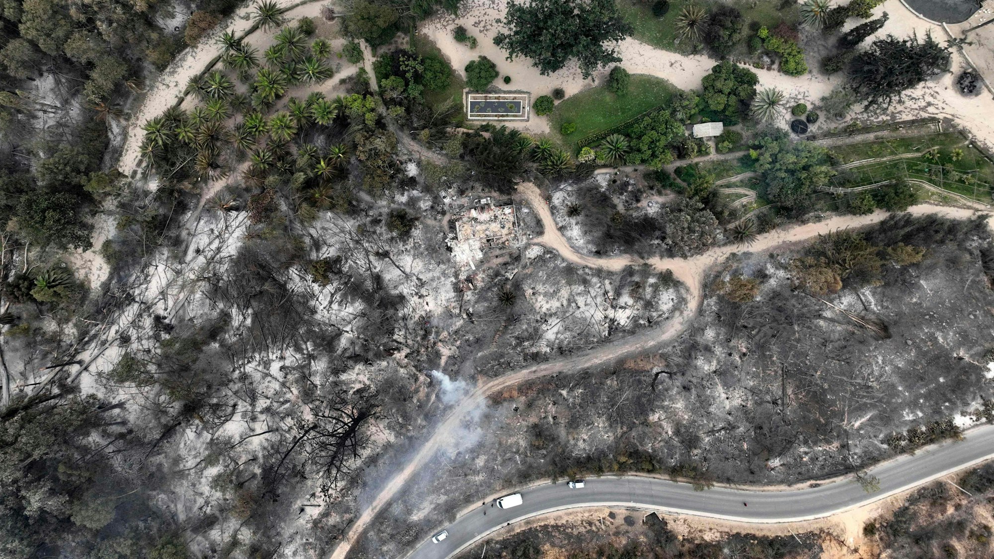 Luftaufnahme des Botanischen Gartens nach einem Waldbrand in Viña del Mar in Chile.
