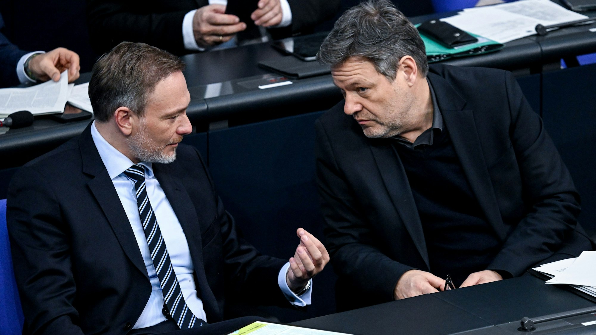 Eigentlich Regierungspartner: Finanzminister Christian Lindner (FDP, l.) und Wirtschaftsminister Robert Habeck (Grüne)