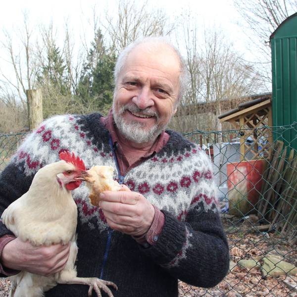 Bernward Geier mit Huhn