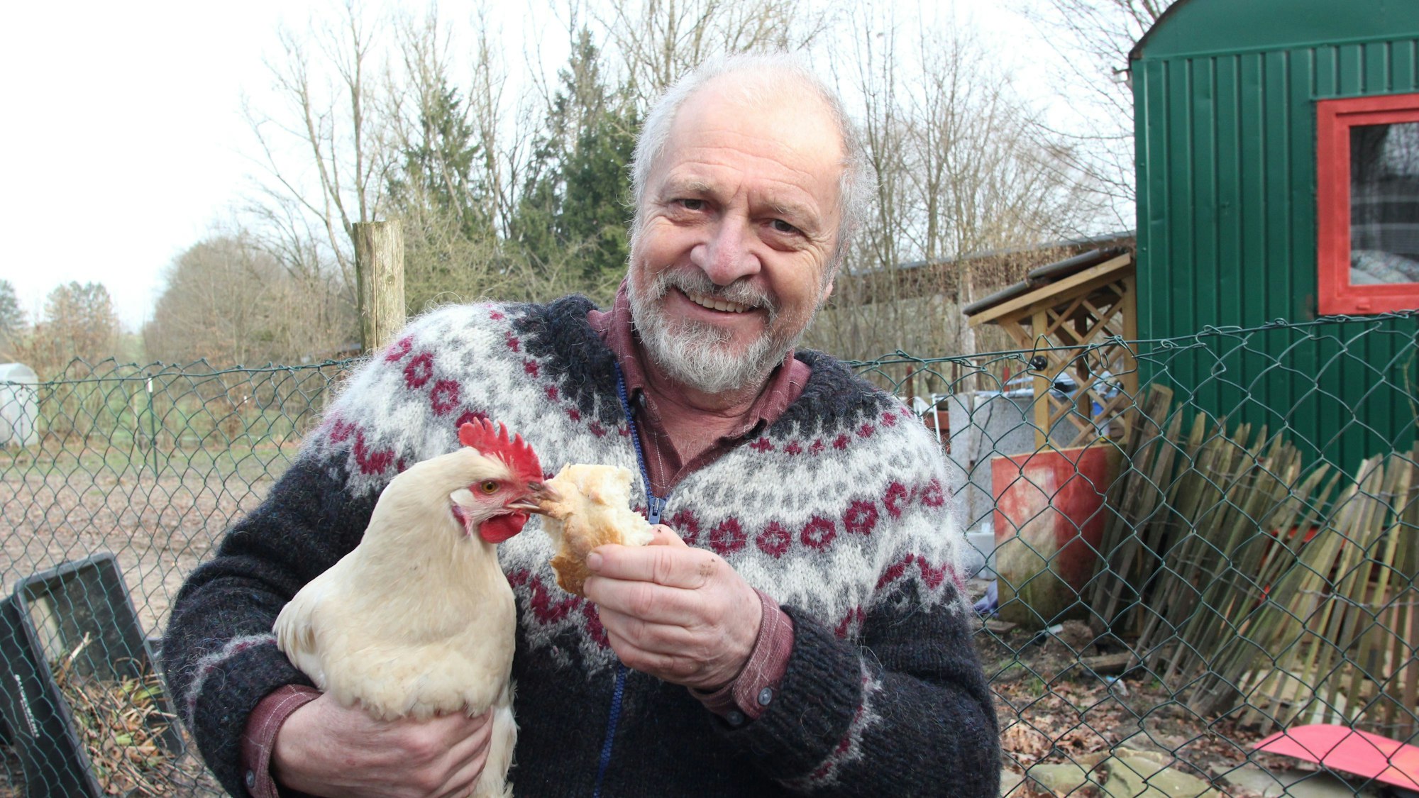 Bernward Geier mit Huhn