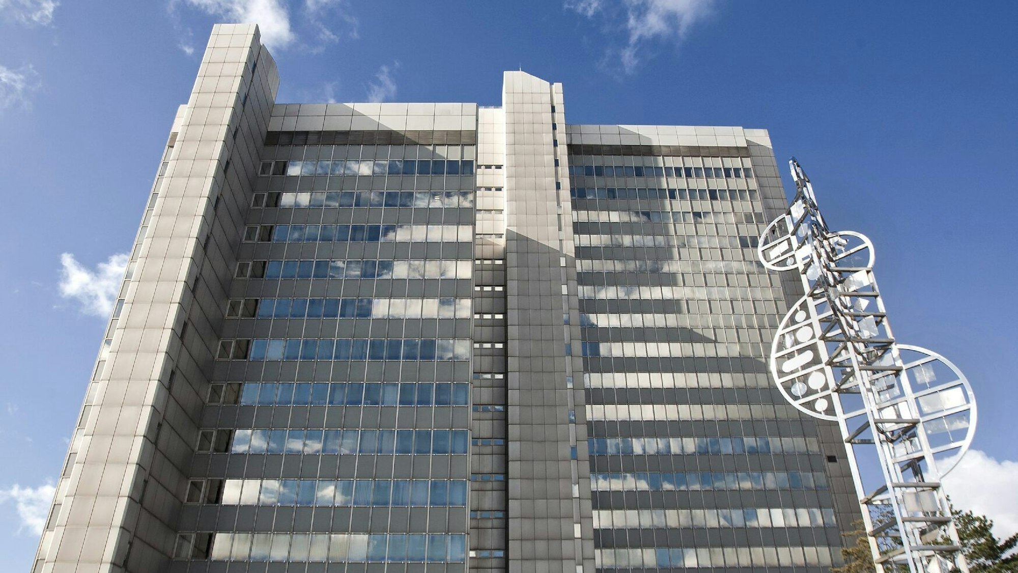 Zum Stadthaus in Bonn muss schnell eine Entscheidung getroffen werden.