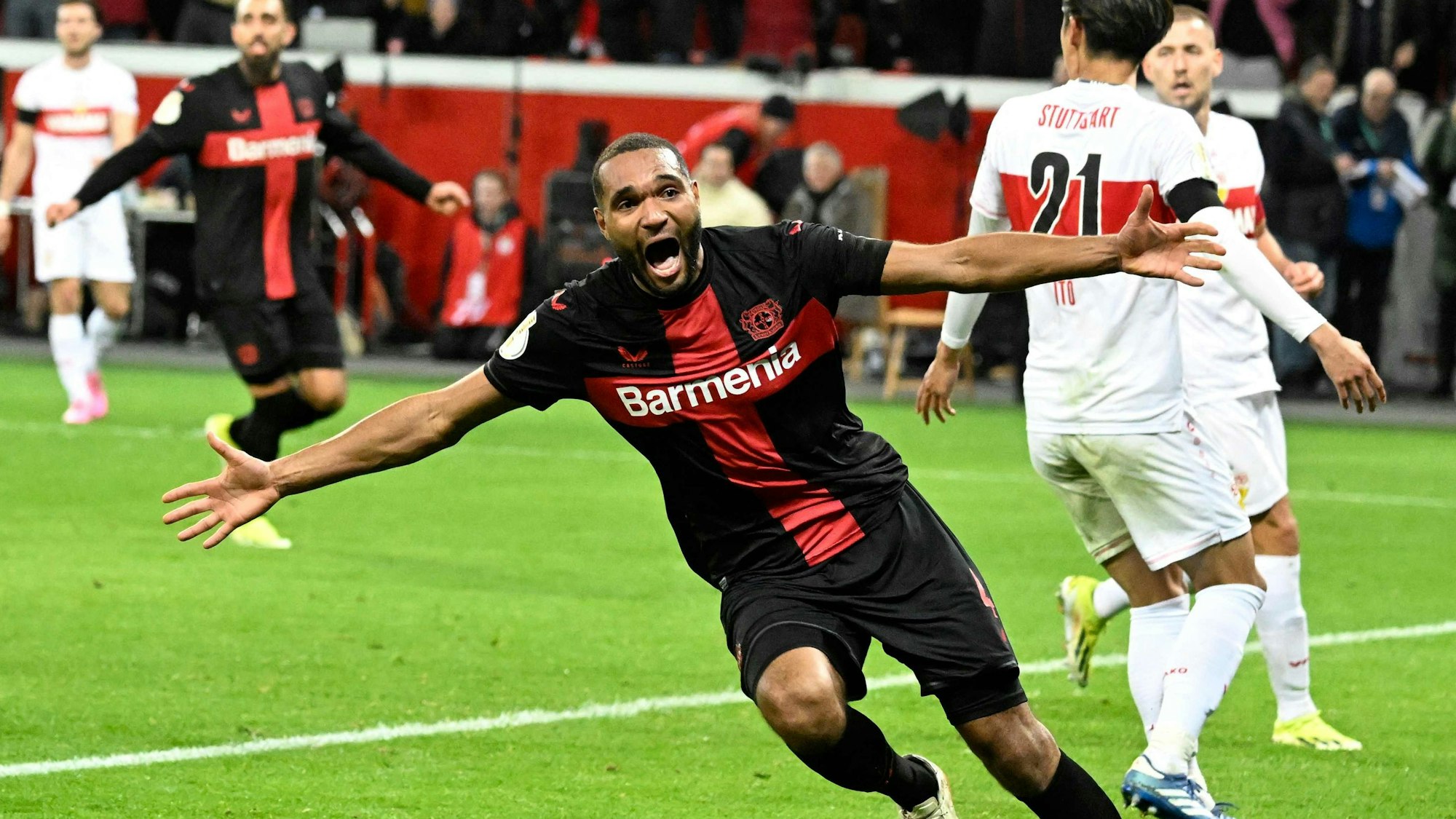 Jonathan Tah nach dem Siegtreffer zum 3:2 gegen den VfB Stuttgart.